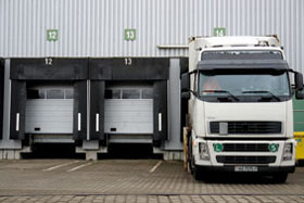 ABL - Holz-Zentrale GmbH Bremen : LKW bei der Anlieferung